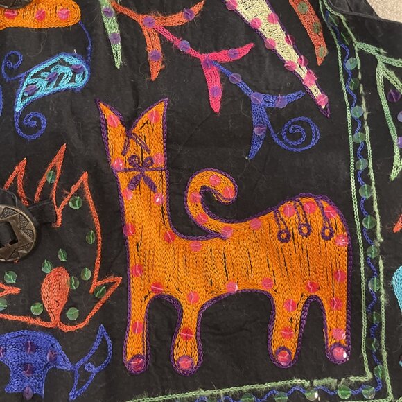 READ Vintage Passports of Pier 1 Imports Animal Zoo Embroidered Folk Vest Size M - Picture 2 of 13